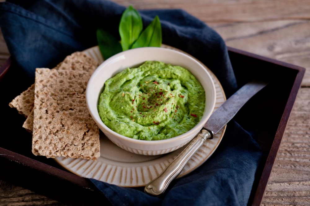 Bryndzová nátierka s medvedím cesnakom, recept Lucia Súkeníková